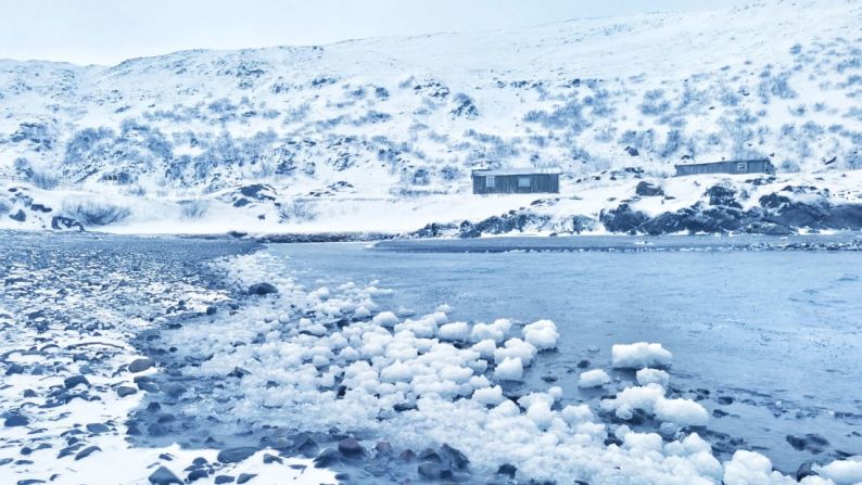 Un lugar remoto: Kongsfjord se encuentra justo en la costa, a 40 kilómetros de la ciudad más cercana. Foto: Valentina Miozzo/ViaggiareLibera