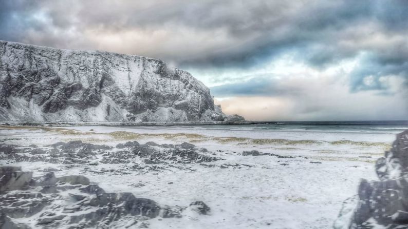 Hacia el norte: Kongsfjord se encuentra en la costa más septentrional de Noruega. Foto: Valentina Miozzo/ViaggiareLibera