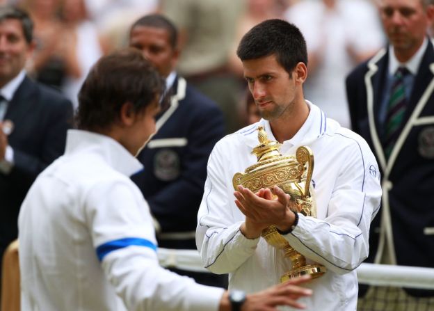 El primer trofeo de Wimbledon en la carrera de Djokovic llegó el 3 de julio de 2011 al ganarle a uno de sus máximos rivales, el español Rafael Nadal.