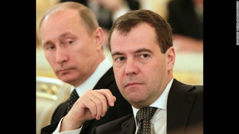 Putin y Medvedev asisten a una sesión del Consejo de Estado en Moscú en diciembre de 2011. Unos meses más tarde, Putin fue reelegido presidente y Medvedev se convirtió en primer ministro.