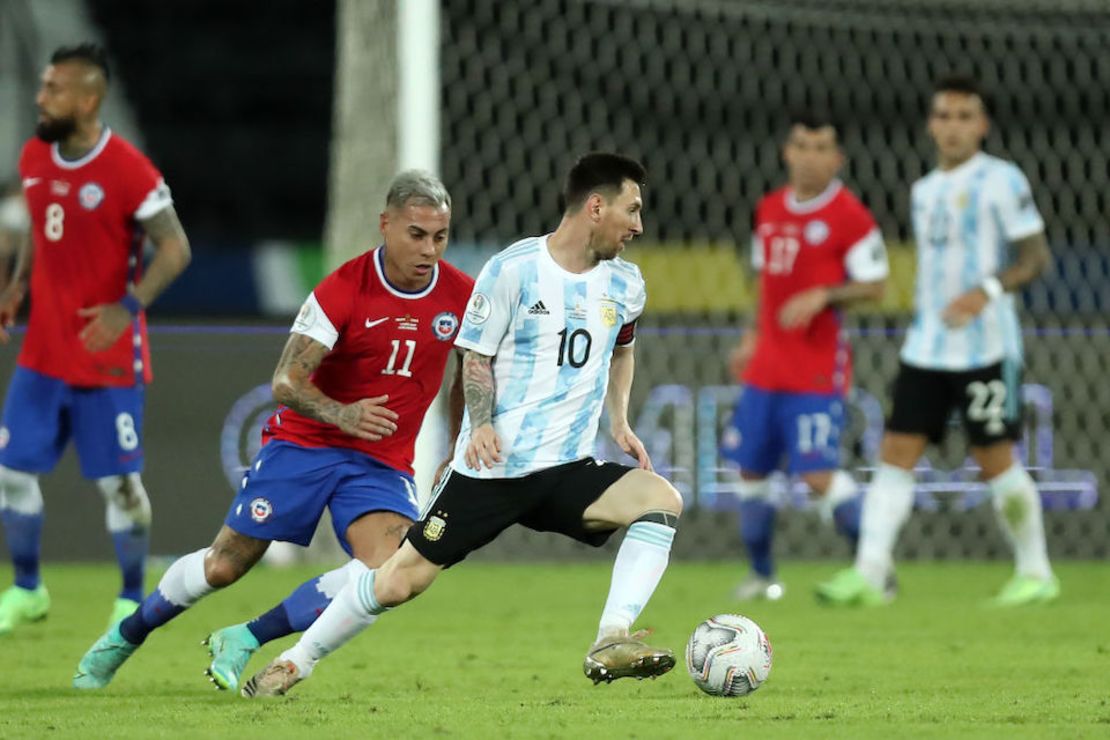 Lionel Messi de Argentina y Eduardo Vargas de Chile fueron los anotadores.