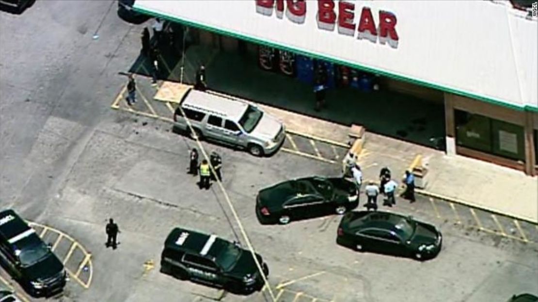 Vista aérea del supermercado Big Bear en Decatur, Georgia, donde una empleada fue asesinado a tiros el lunes.