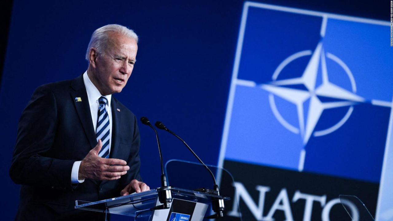 El presidente de Estados Unidos participa de una cumbre con la Unión Europea.