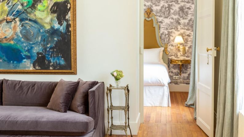 Hotel Château du Grand-Lucé — Las suites, llenas de sol, cuentan con tejidos suntuosos y muebles antiguos.
