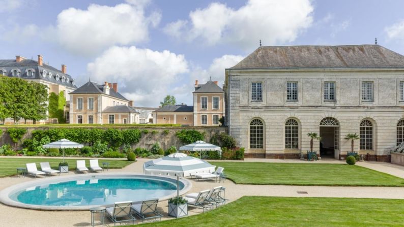 Hotel Château du Grand-Lucé, Francia — Un castillo del siglo XVIII en el Valle del Loira con lujosas suites y mucho espacio tranquilo al aire libre parece una buena manera de iniciar un viaje internacional.
