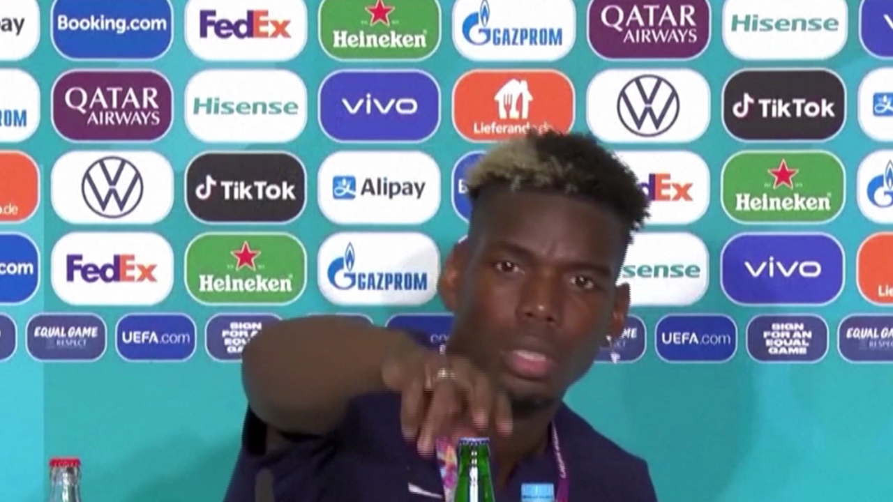 CNNE 1015771 - pogba baja una botella de heineken, pero no de coca-cola