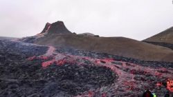 CNNE 1016779 - lava caliente para turistas de islandia