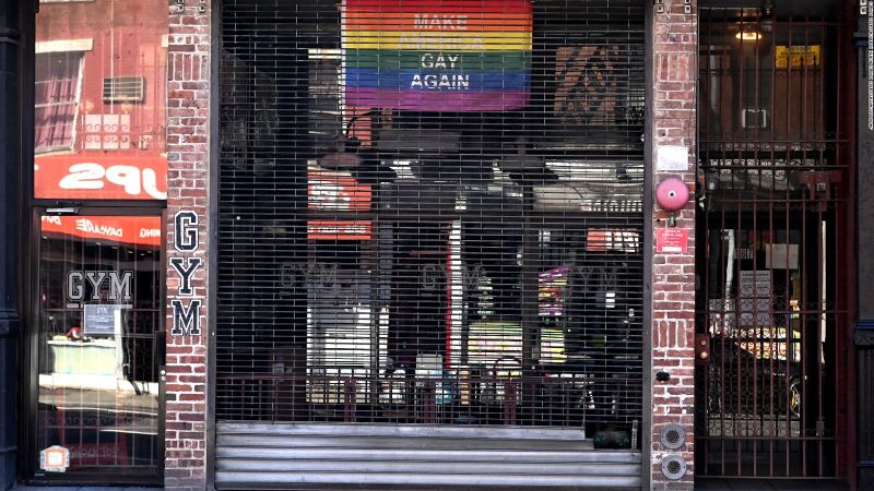 Bares de lesbianas en EE.UU. se convierten en un lugar de amistad y refugio en medio de las amenazas