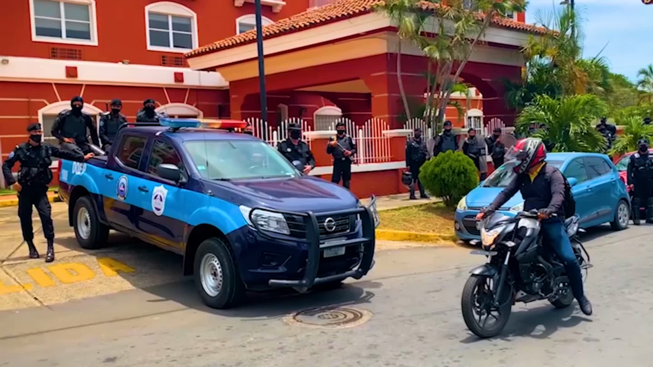CNNE 1016975 - detienen a dos ex directivos de fundacion economica