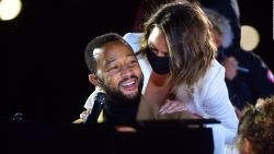 CNNE 1017267 - john legend apoya a su esposa en medio de escandalo