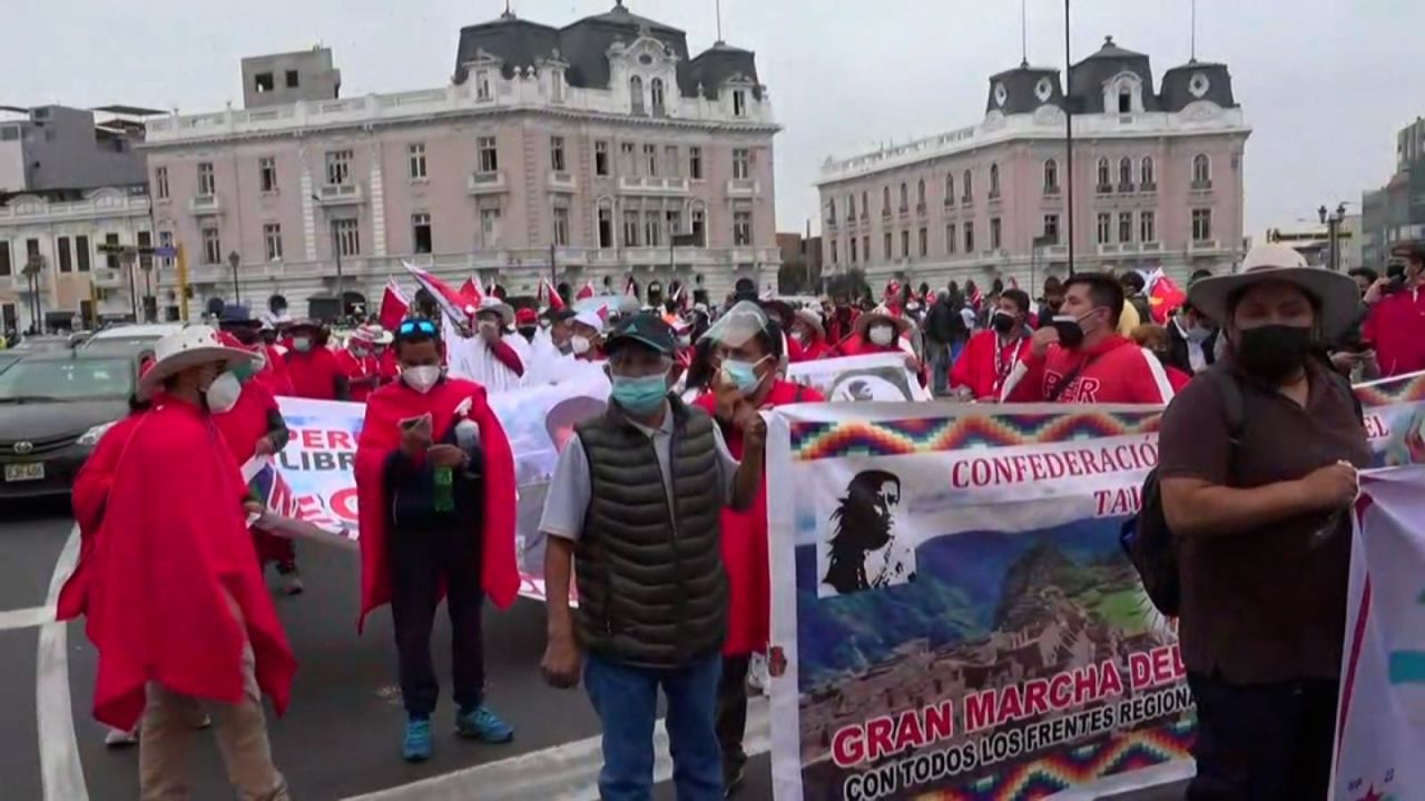 CNNE 1017792 - peru- ante incertidumbre, manifestantes toman las calles