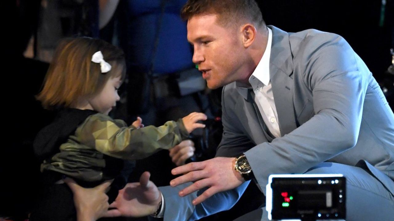 LAS VEGAS, NEVADA - OCTOBER 30:  Boxer Canelo Alvarez reaches out to kiss his daughter Maria Fernanda as he arrives at a news conference at the KA Theatre at MGM Grand Hotel & Casino on October 30, 2019 in Las Vegas, Nevada. Alvarez, who is making his debut at light heavyweight, will challenge WBO light heavyweight champion Sergey Kovalev for his title at MGM Grand Garden Arena in Las Vegas on November 2.