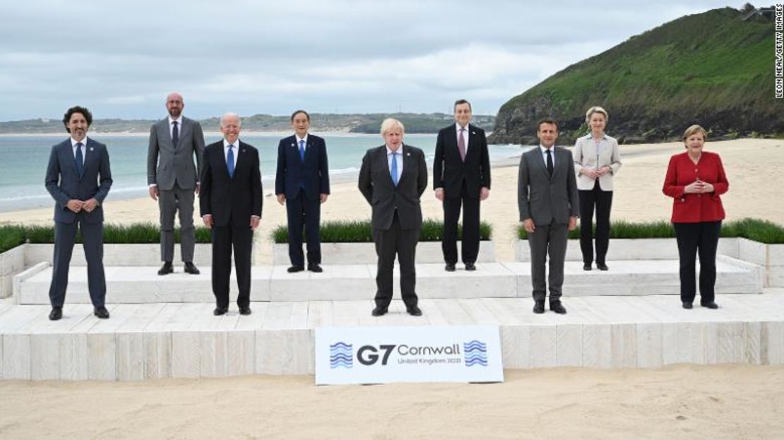 (De izq. a der.) El primer ministro de Canadá, Justin Trudeau, el presidente del Consejo Europeo, Charles Michel, el presidente de Estados Unidos, Joe Biden, el primer ministro de Japón, Yoshihide Suga, el primer ministro del Reino Unido, Boris Johnson, el primer ministro de Italia, Mario Draghi, el presidente de Francia, Emmanuel Macron, la presidenta de la Comisión Europea, Ursula von der Leyen, y la canciller alemana, Angela Merkel, posan para la bienvenida oficial de los líderes durante la cumbre del G7 en Carbis Bay.