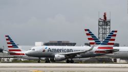 CNNE 1018325 - american airlines cancela vuelos por escasez de empleados