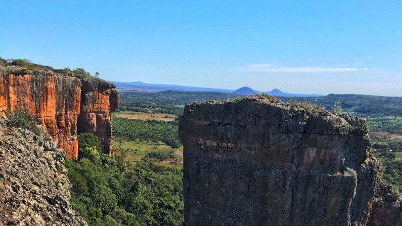 Cerro Verá, ubicado en el distrito de Acahay, en el Departamento de Paraguarí, desde la cima se pueden apreciar valles y serranías. Foto: Carlos Espinola