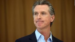 CNNE 1019294 - newsom- california pagara la renta a quienes no puedan