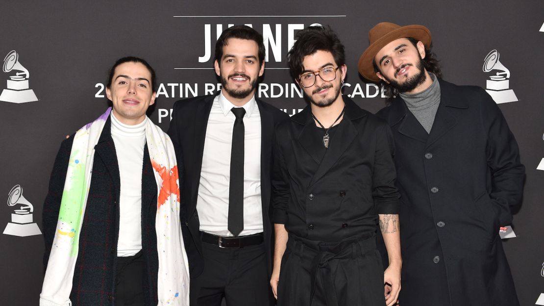 CNNE 1019974 - the 20th annual latin grammy awards- person of the year gala ,ai arrivals