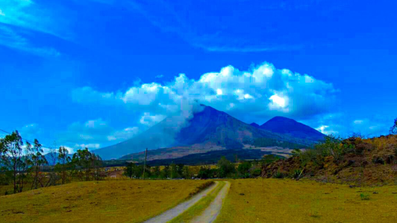 Vista del volcán Pacaya. "Se tomó en el mes de marzo en un lugar llamado Los Pocitos, Villa Canales, Guatemala". Max González, @MAX_POWER_GT