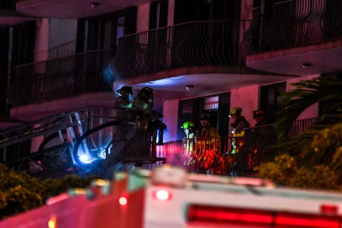 El edificio fue despejado por los bomberos. El hecho se dio hacia las 2 de la madrugada hora local. Crédito: Joe Raedle/Getty Images