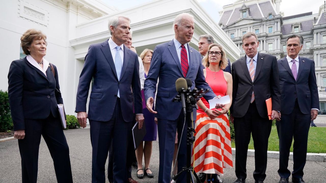 CNNE 1020802 - biden celebra acuerdo bipartidista sobre infraestructura