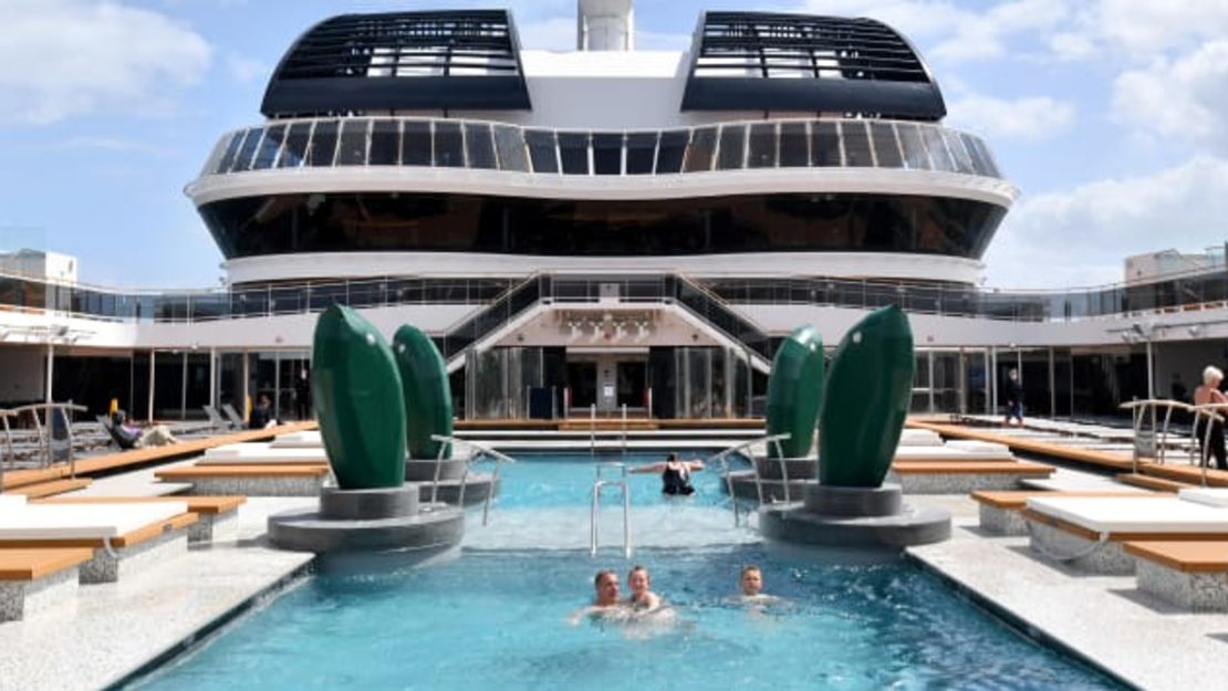 Huéspedes a bordo de la primera navegación del MSC Virtuosa en el Reino Unido en mayo de 2021.Anthony Devlin / Getty Images para MSC Cruceros