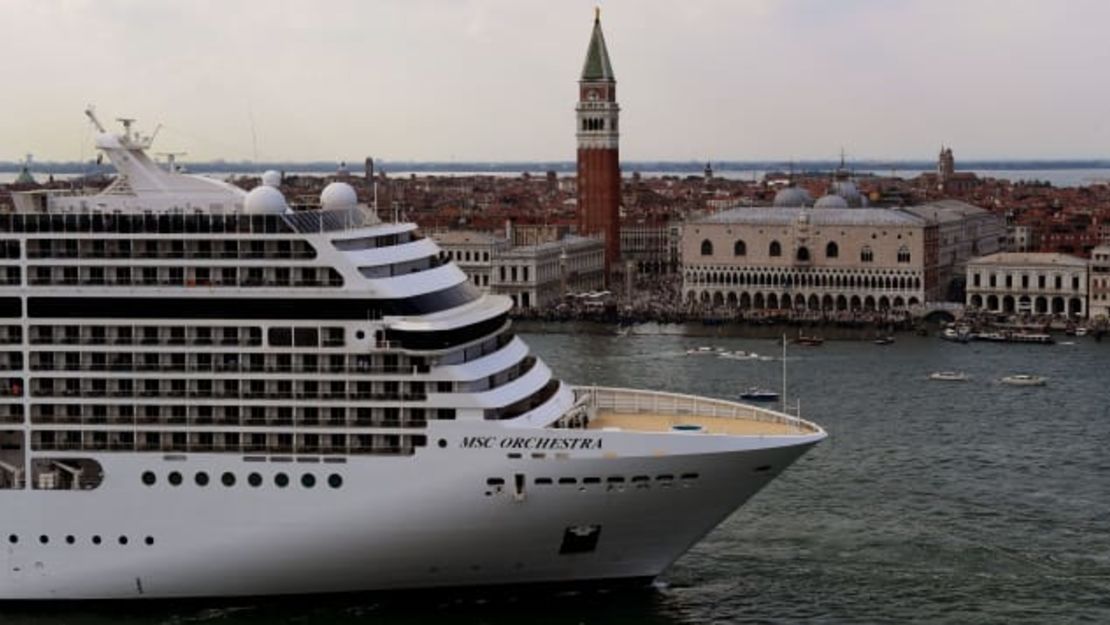 Los cruceros han regresado a Italia desde hace algún tiempo. Aquí está el MSC Orchestra que partirá de Venecia a principios de junio de 2021. MIGUEL MEDINA / AFP vía Getty Images