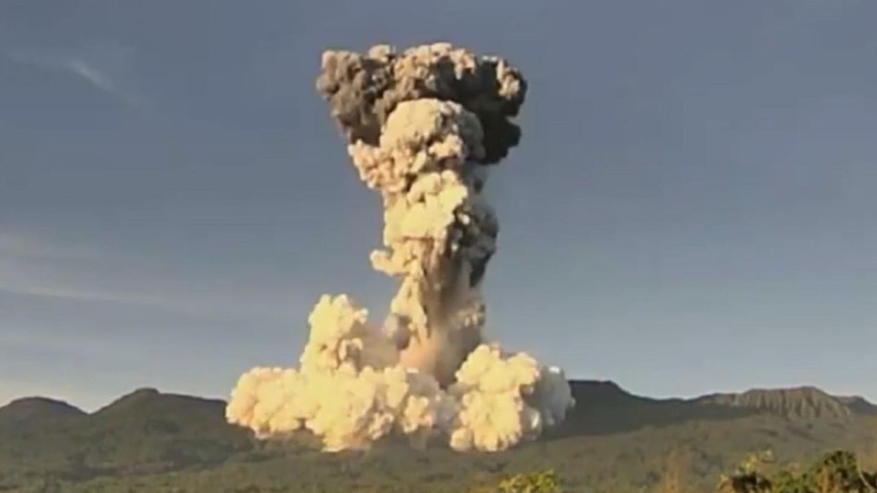 CNNE 1022552 - el momento exacto en que volcan hace erupcion