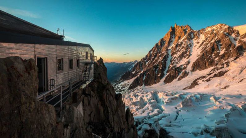 Grands Mulets, Francia: uno de los refugios de montaña más populares de Francia, esta parada en el camino al Mont Blanc tiene capacidad para 68 personas. FFCAM / Armelle Squinabol