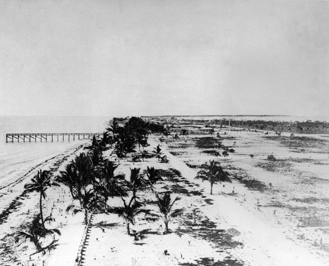 Vista general de lo que se conoce como Miami Beach en la actualidad, en una fotografía de 1900 o 1910 antes de la intervención de los hermanos Lummus y Carl Fisher.