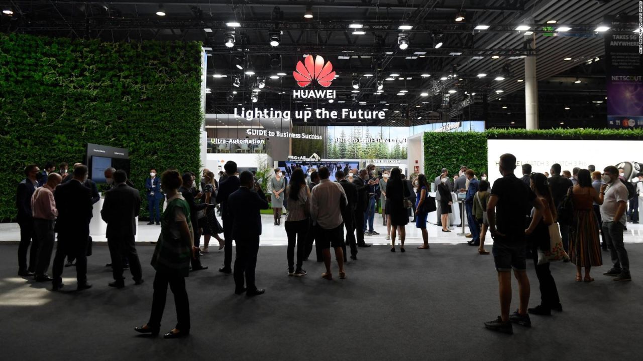 CNNE 1023139 - huawei presenta sus 'wearables' en mobile world congress