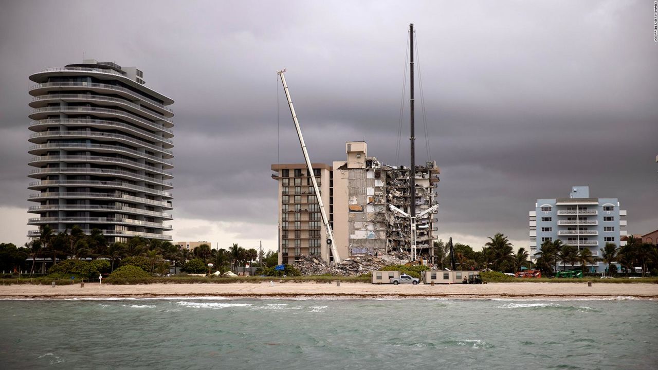 CNNE 1023174 - en 2015, una mujer demando al edificio que se derrumbo en miami- asi lo explica su abogado