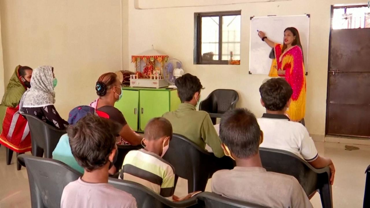CNNE 1023276 - abre primera escuela para personas transgenero en india