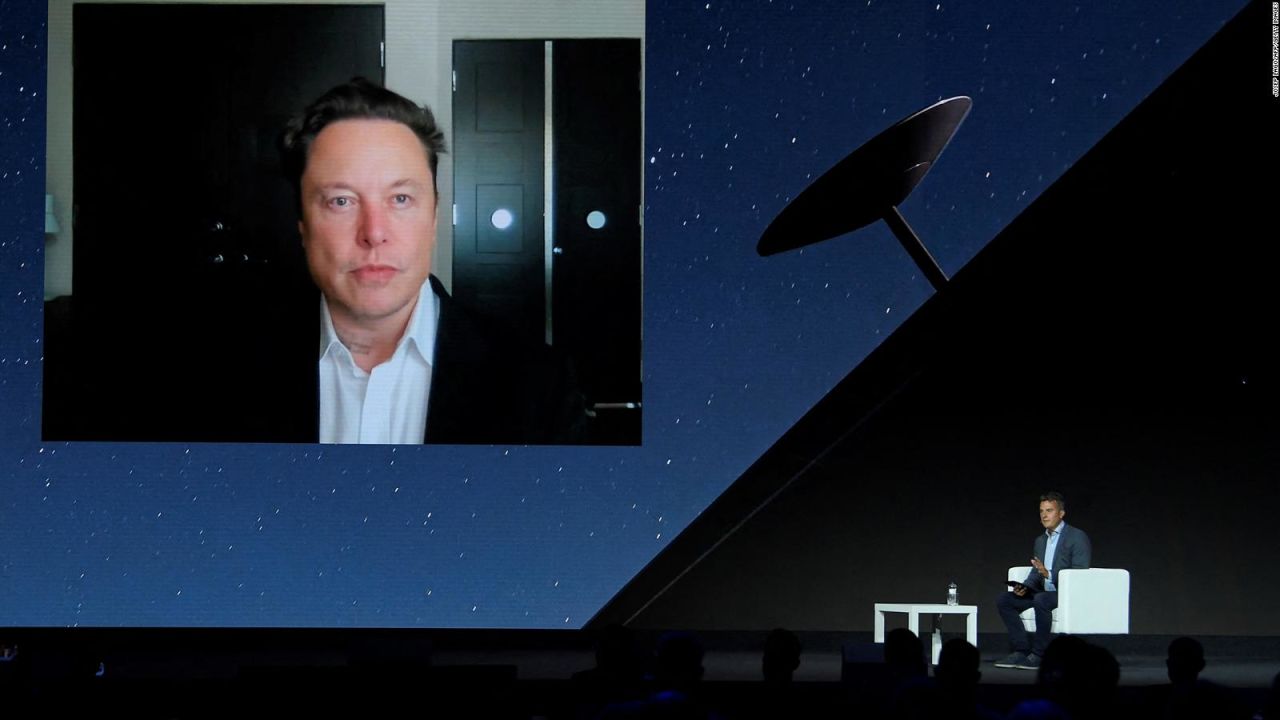 CNNE 1023346 - elon musk promueve starlink en el mobile world congress