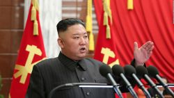 CNNE 1024138 - kim jong un lidera reunion tras despedir a funcionarios