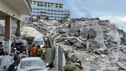 CNNE 1024765 - reanudan busqueda de personas en edificio de miami