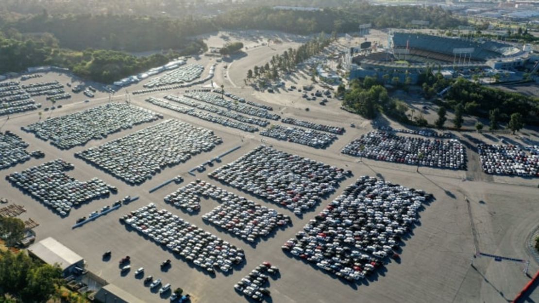 Las empresas de alquiler de coches estacionaron sus vehículos el año pasado y vendieron parte de su inventario, creando una escasez a medida que la demanda aumenta.Créditos: Mario Tama/Getty Images