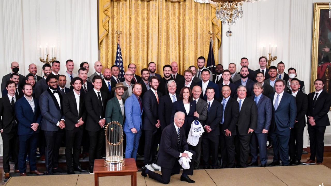 CNNE 1025293 - los dodgers, recibidos por joe biden