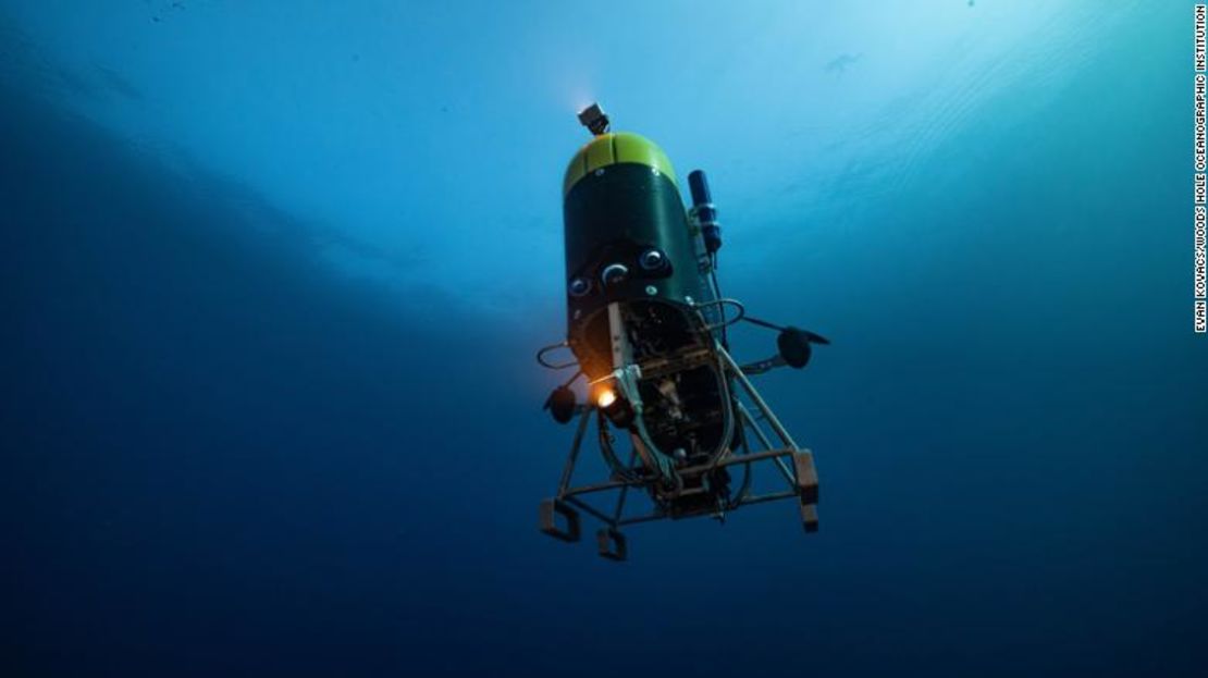 Mesobot es un robot submarino diseñado para rastrear y grabar imágenes de alta resolución de la lenta y a menudo delicada fauna que vive en la zona crepuscular del océano.