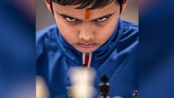 CNNE 1025427 - abhimanyu mishra, de 12 anos, se convierte en el gran maestro mas joven en la historia del ajedrez