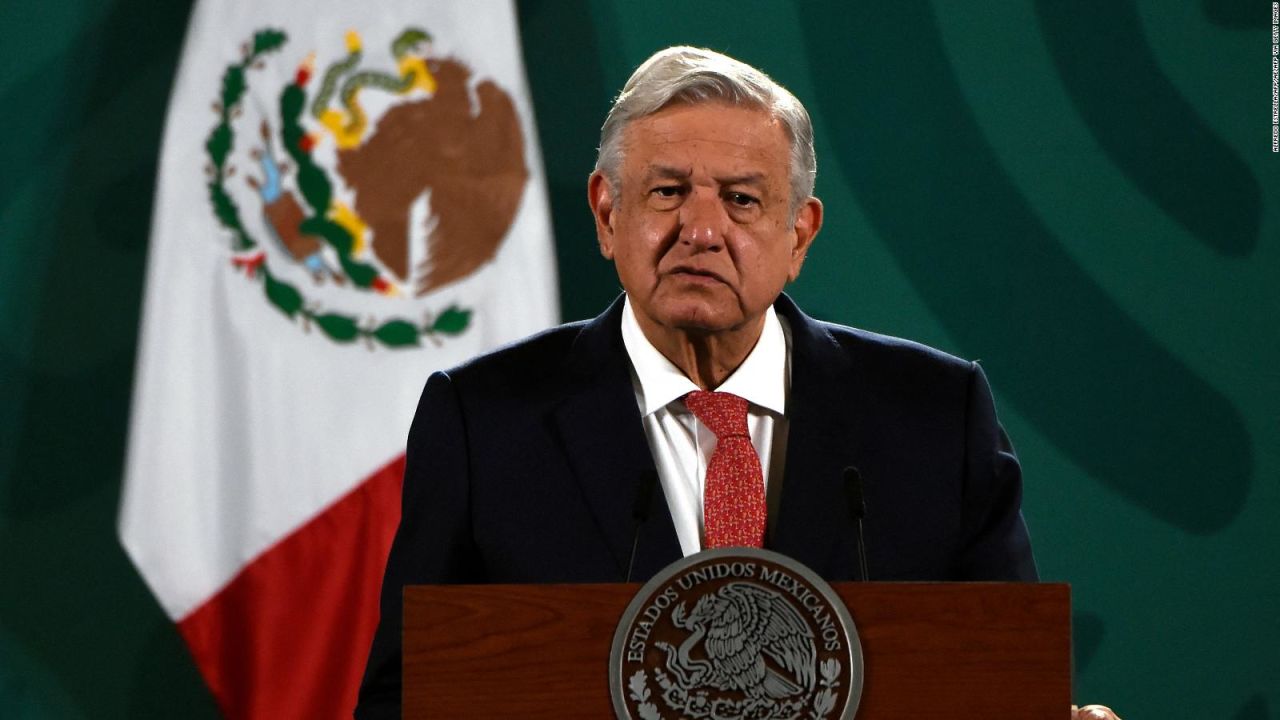 CNNE 1025460 - amlo defiende derecho a exhibir supuestas noticias falsas