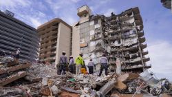 Se reanudaron las tareas de rescate en el edificio colapsado en Miami.