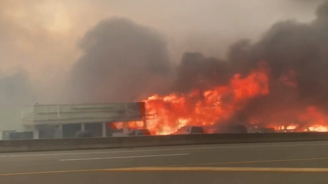CNNE 1026116 - incendio forestal destruye pueblo en canada