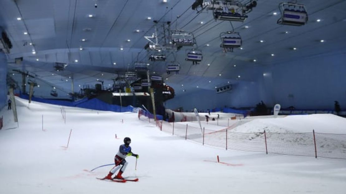 Un esquiador compite durante la DXB Snow Week en Ski Dubai el año pasado. Francois Nel / Getty Images