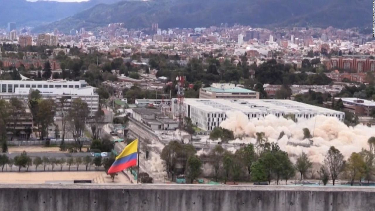 CNNE 1027129 - mira la demolicion de un edificio en colombia