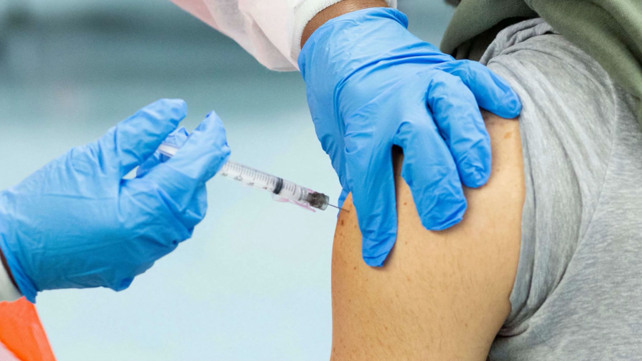 CNNE 1027197 - gobernadores republicanos instan a residentes a vacunarse