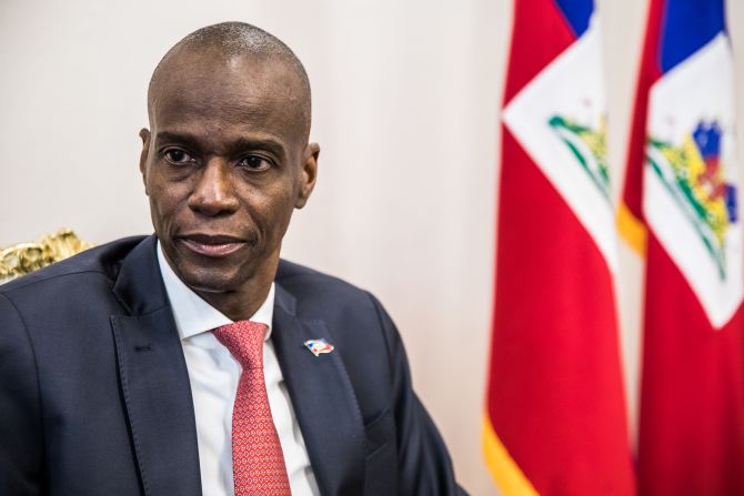 El presidente de Haití, Jovenel Moïse, fue asesinado el 7 de julio de 2021 luego de que un grupo de personas entrara a su residencia privada y lo atacara.