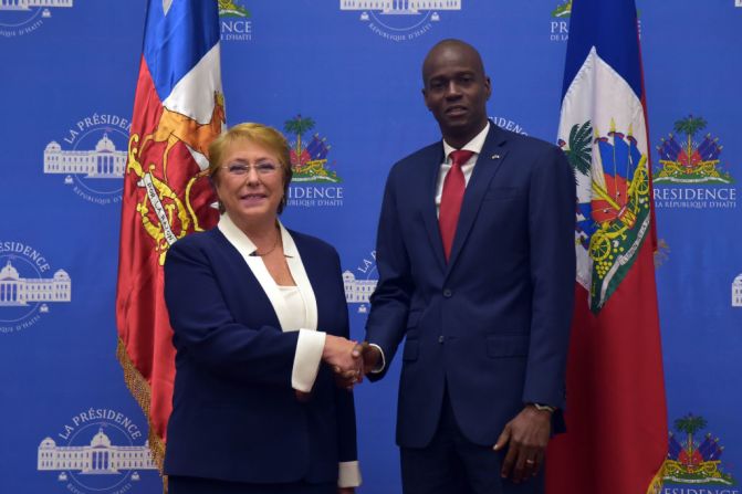 Una foto de 2017 con la entonces presidenta de Chile, Michelle Bachelet, durante una visita de Estados a Haití.