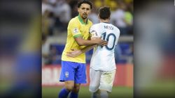 CNNE 1028025 - scaloni y marquinhos calientan la final de copa