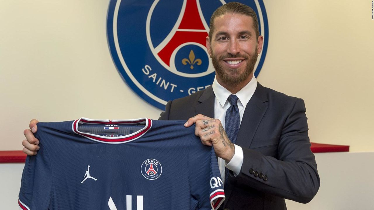 CNNE 1028512 - un feliz y renovado sergio ramos llega a paris