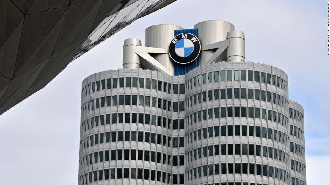 La Comisión Europea multó a BMW y Volkswagen por coludir para frenar el desarrollo de técnicas de reducción de emisiones.